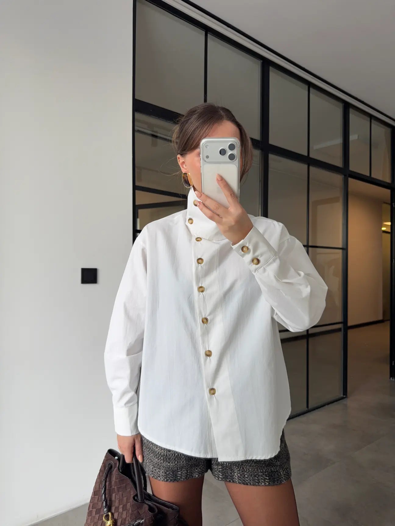 High-neck white side buttons shirt