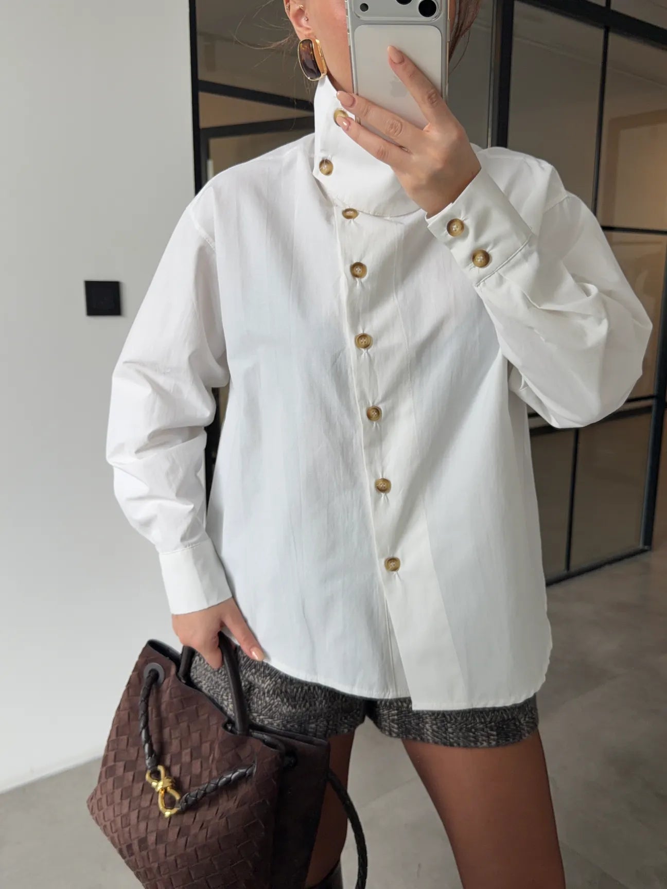 High-neck white side buttons shirt