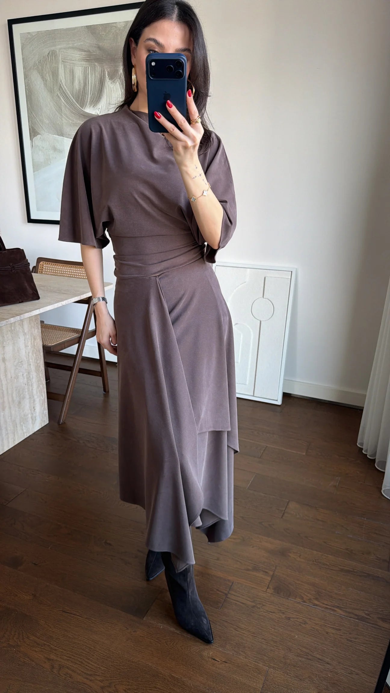 Zara model Loose-fitting top with crew neck  ,Flowing mid-waist midi skirt with an asymmetric hem.