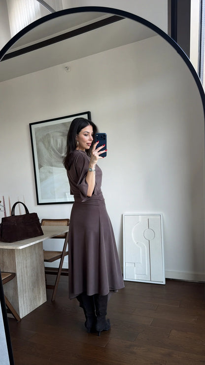 Zara model Loose-fitting top with crew neck  ,Flowing mid-waist midi skirt with an asymmetric hem.