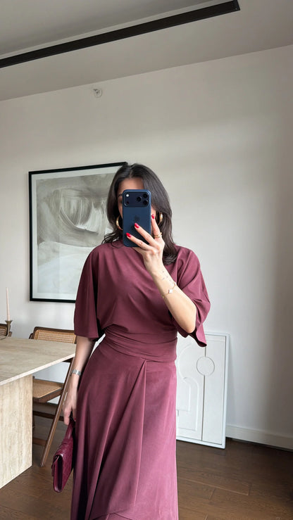 Zara model Loose-fitting top with crew neck  ,Flowing mid-waist midi skirt with an asymmetric hem.