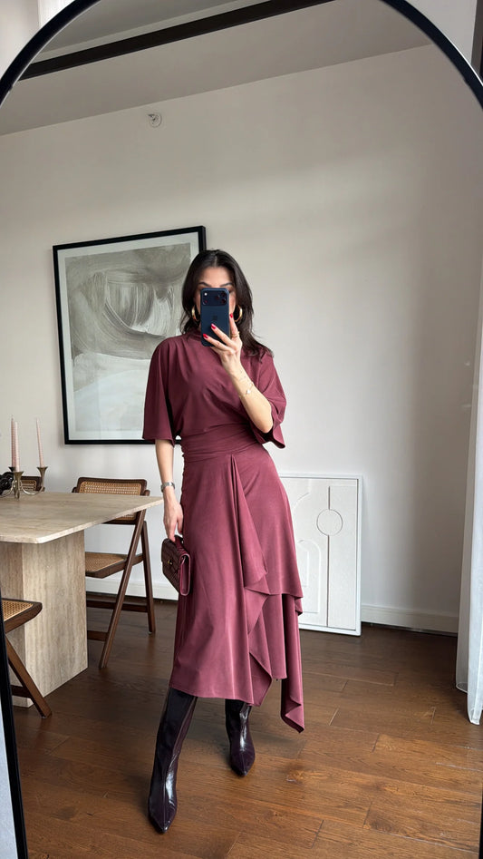 Zara model Loose-fitting top with crew neck  ,Flowing mid-waist midi skirt with an asymmetric hem.