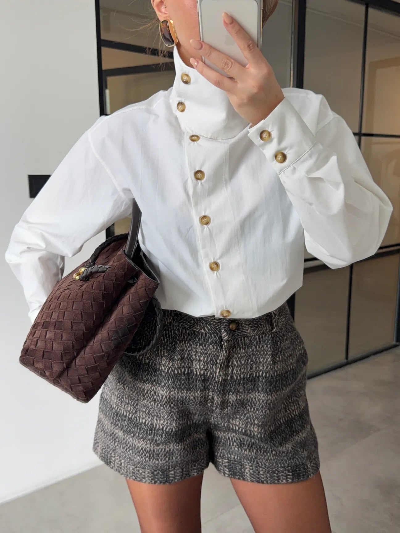 High-neck white side buttons shirt