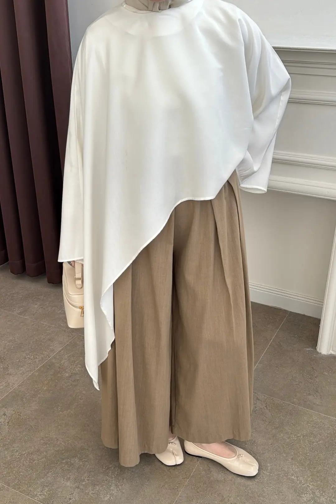 Zara model Asymmetrical Blouse white