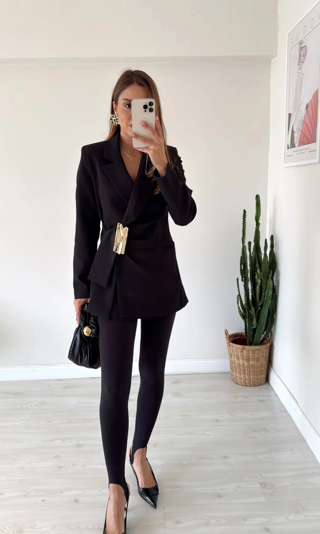 fitted waist a golden buckle detail double-breasted blazer  front fastening with a hidden snap button and tie - black