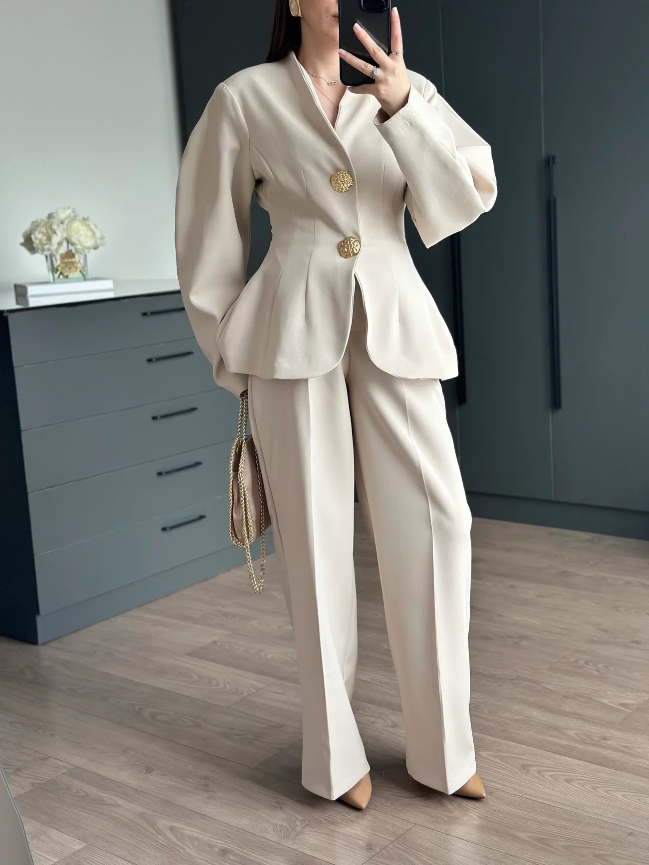 Balloon Sleeve waist-fitted pleated suit