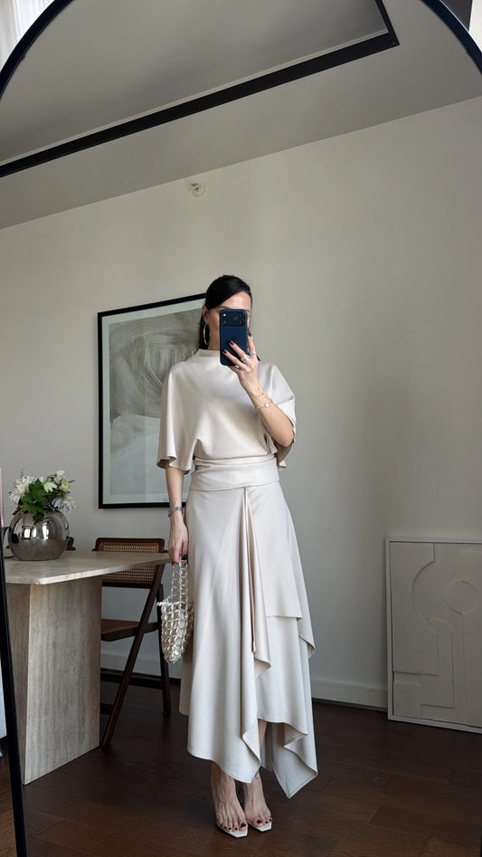 Zara model Loose-fitting top with crew neck  ,Flowing mid-waist midi skirt with an asymmetric hem.