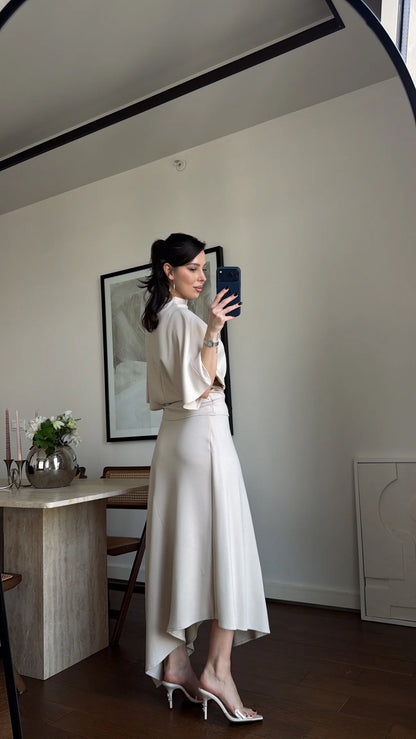 Zara model Loose-fitting top with crew neck  ,Flowing mid-waist midi skirt with an asymmetric hem.
