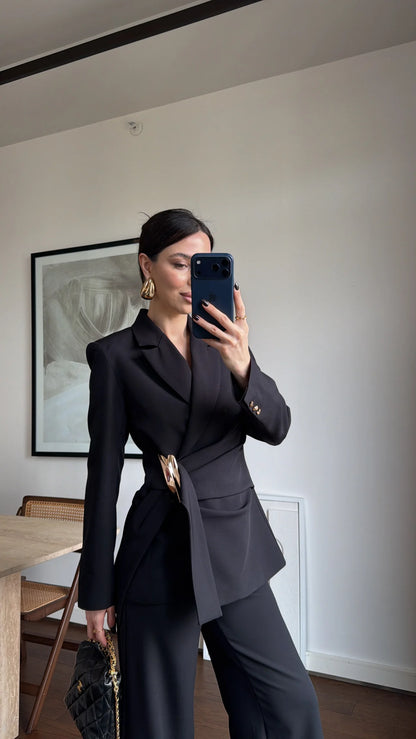 DOUBLE-BREASTED BLAZER WITH BUCKLE SUIT
