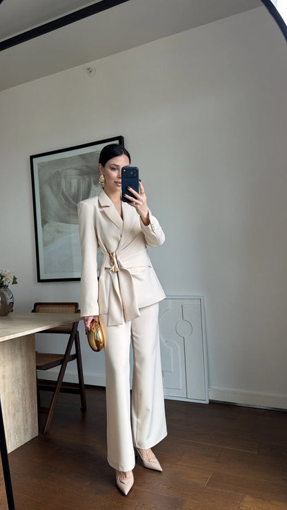 DOUBLE-BREASTED BLAZER WITH BUCKLE SUIT