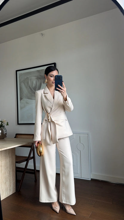 DOUBLE-BREASTED BLAZER WITH BUCKLE SUIT