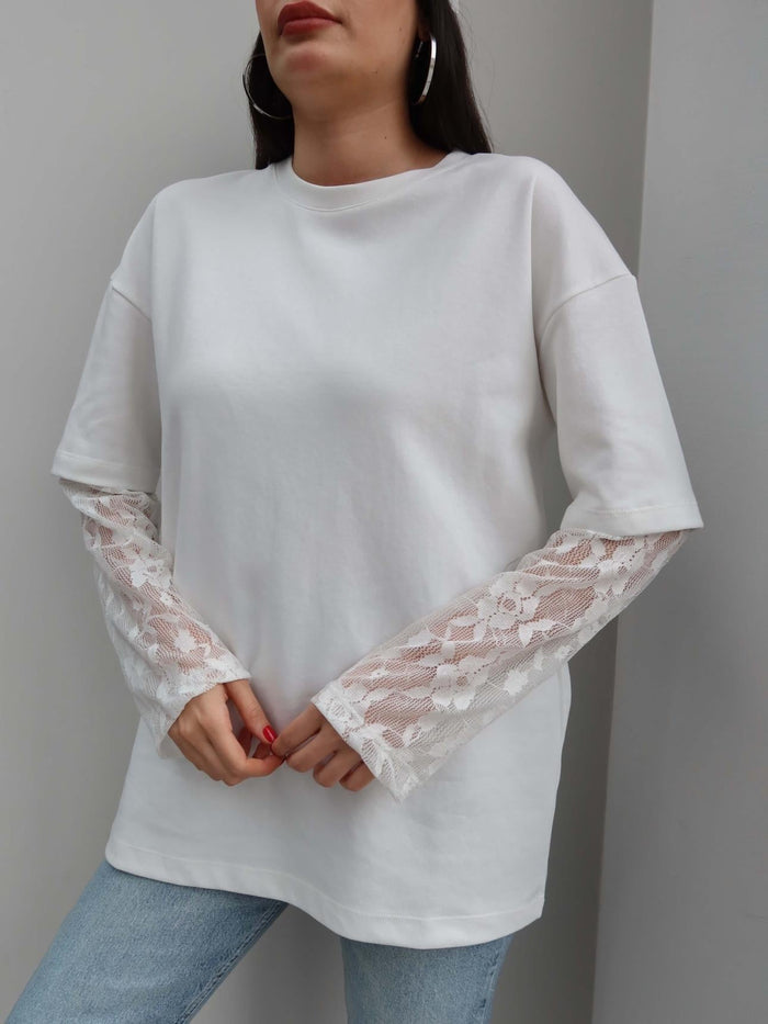 Oversize T-shirt with Lace Sleeves details - white