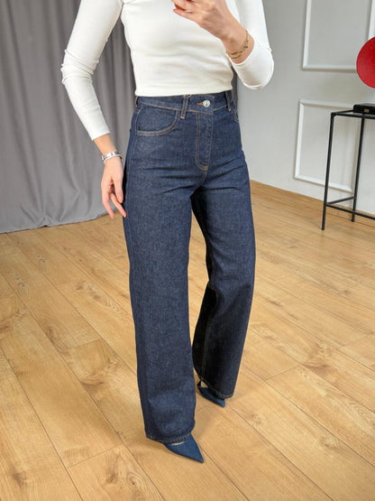Straight-leg jeans