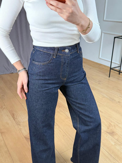 Straight-leg jeans