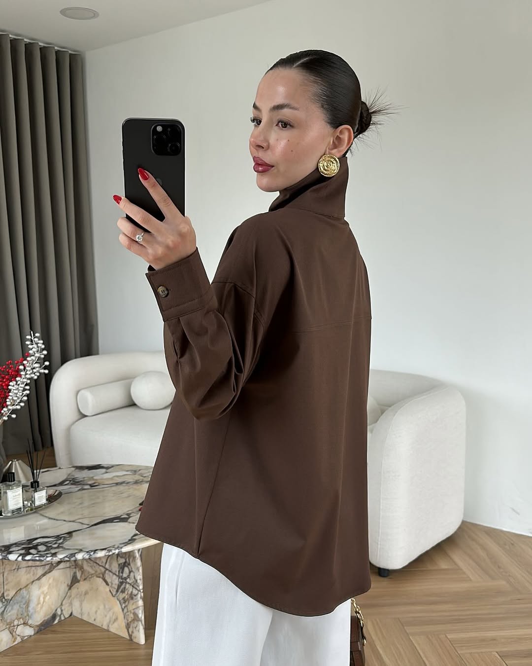 High-neck brown side buttons shirt
