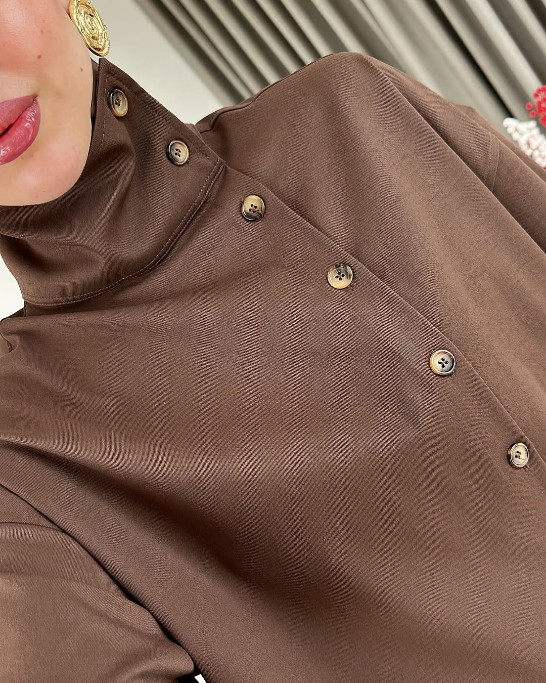 High-neck brown side buttons shirt