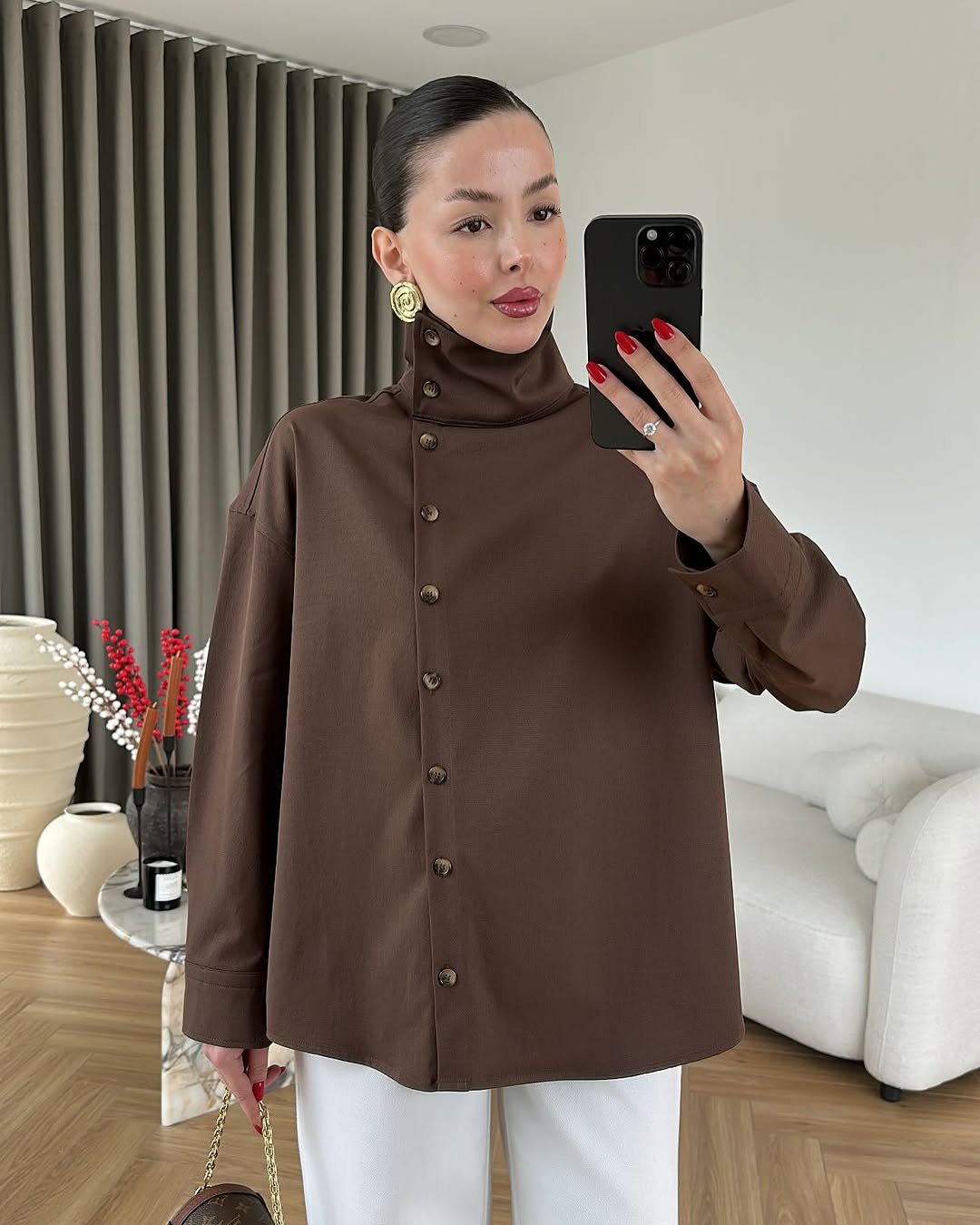 High-neck brown side buttons shirt