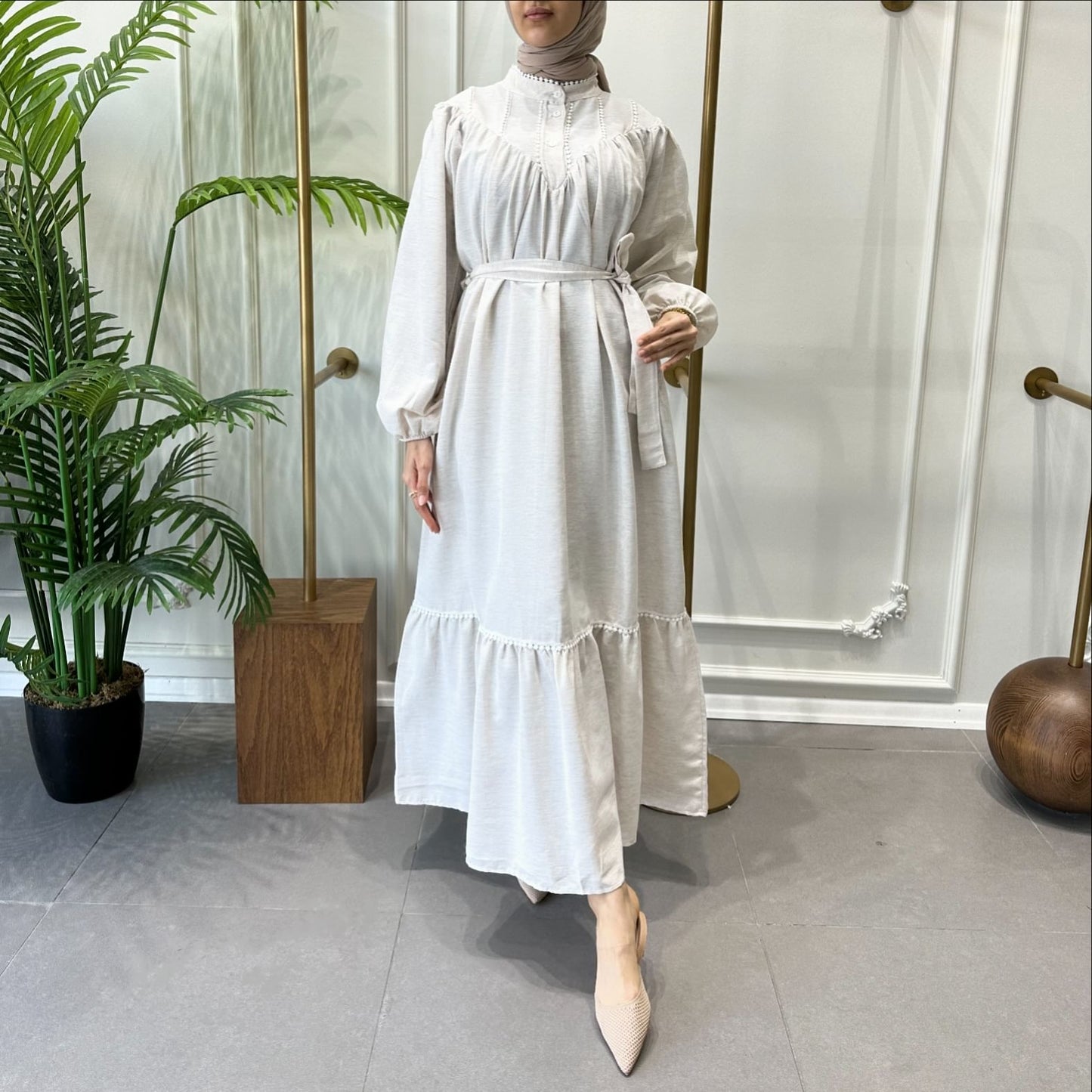 Viscon dress with details